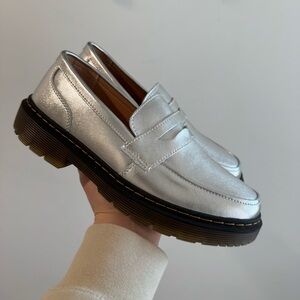NWOT Clakblrg Silver Lugged Sole Penny Loafers Size 7